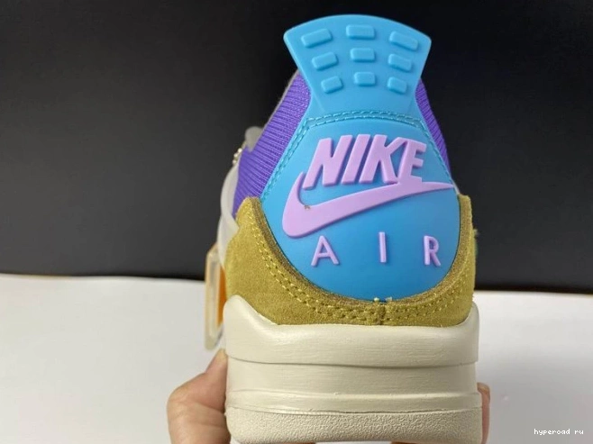 4 Air Moss Desert DJ5718-300 x SP Jordan Union 1101